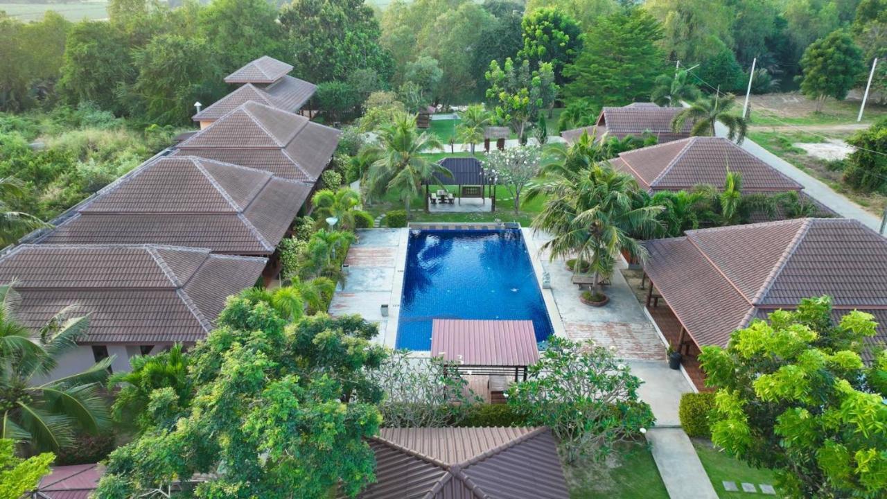 Waterside Resort Pran Buri Esterno foto