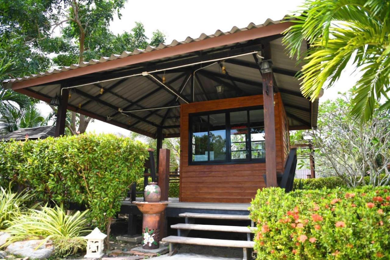 Waterside Resort Pran Buri Esterno foto