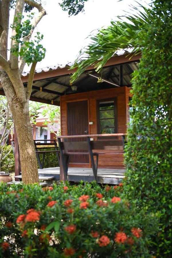 Waterside Resort Pran Buri Esterno foto