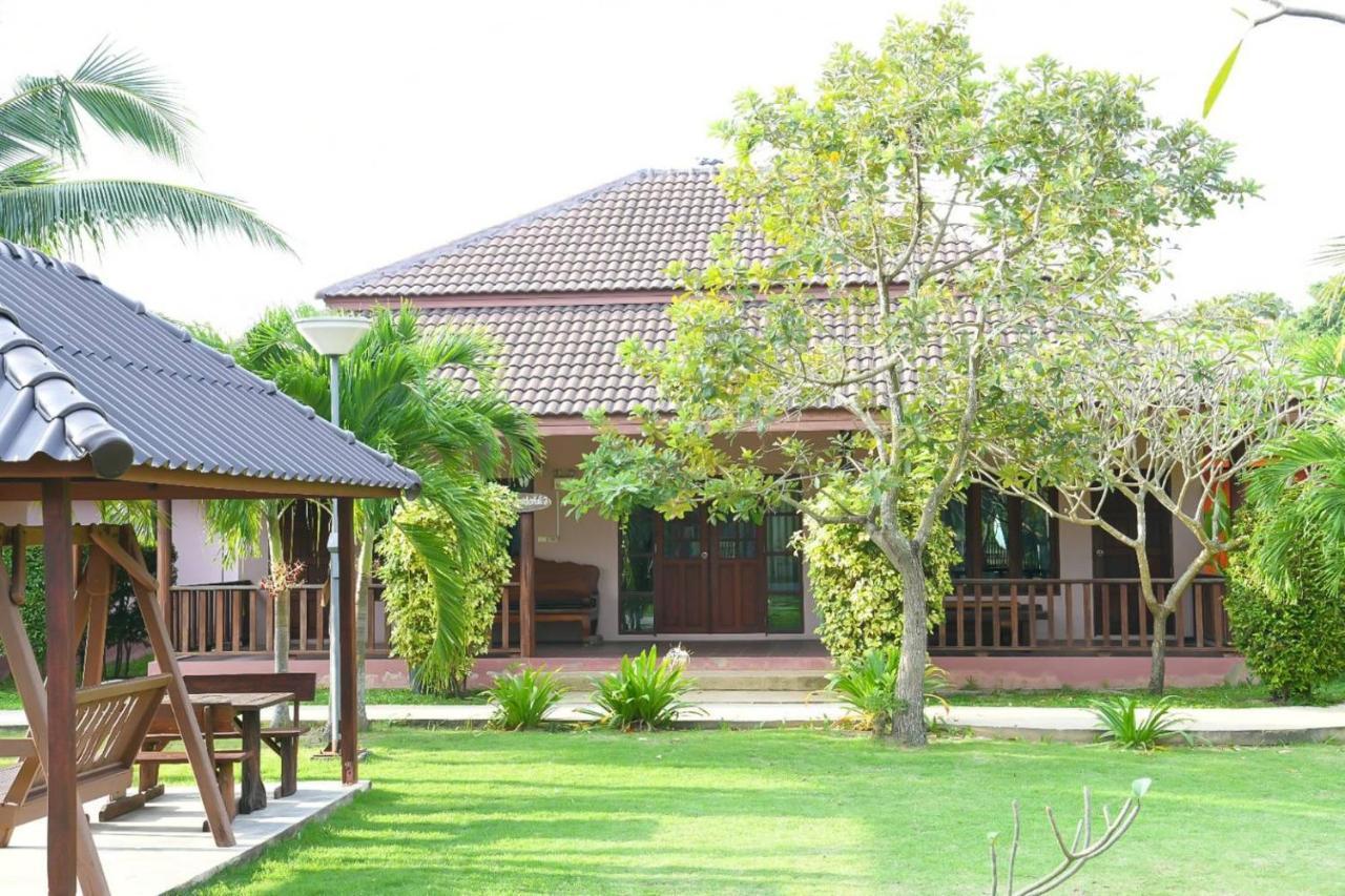 Waterside Resort Pran Buri Esterno foto