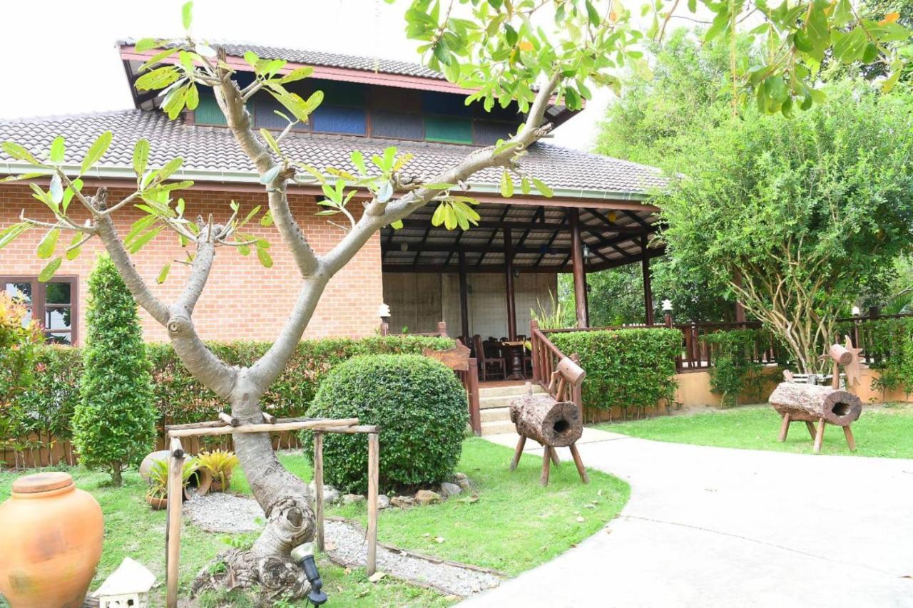 Waterside Resort Pran Buri Esterno foto