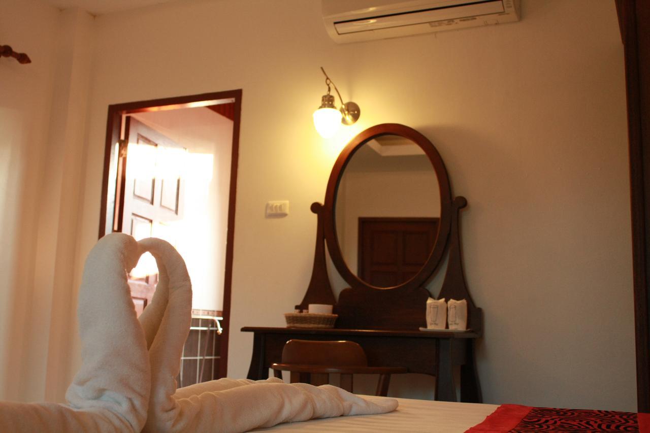 Waterside Resort Pran Buri Esterno foto