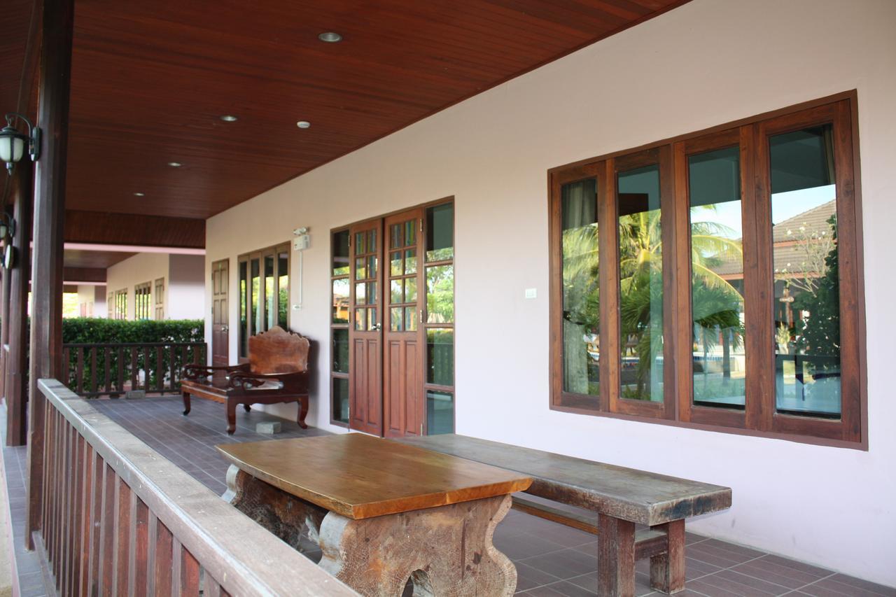 Waterside Resort Pran Buri Esterno foto