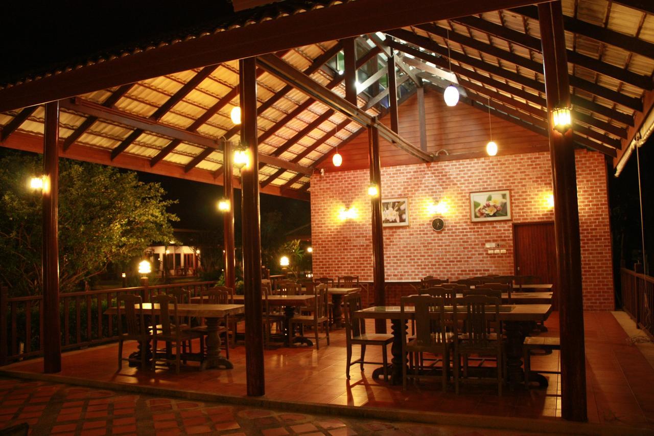 Waterside Resort Pran Buri Esterno foto