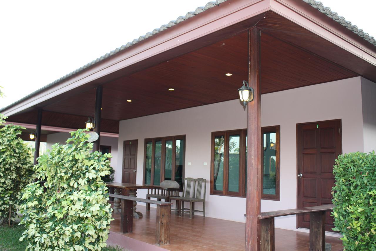 Waterside Resort Pran Buri Esterno foto