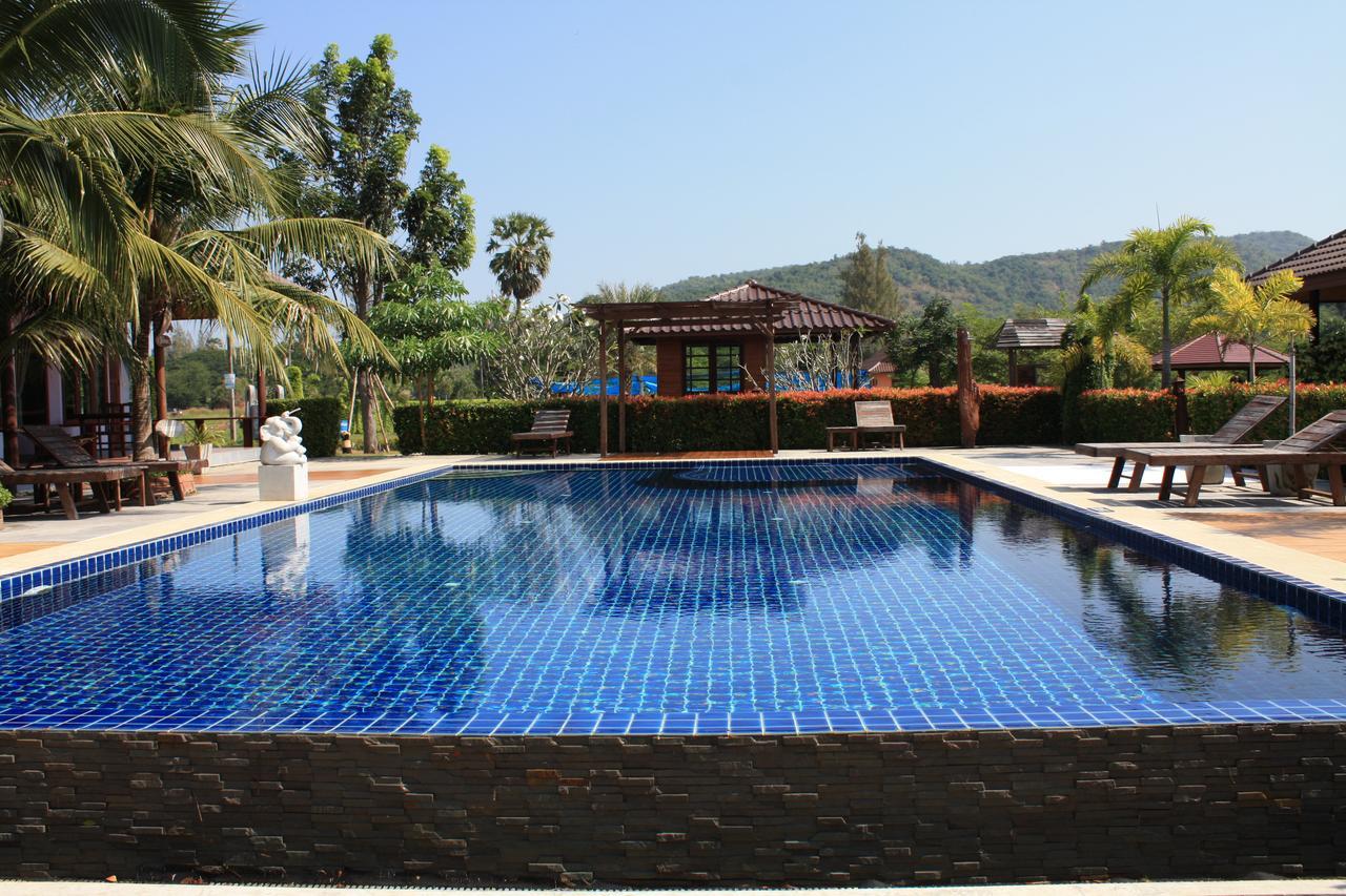 Waterside Resort Pran Buri Esterno foto
